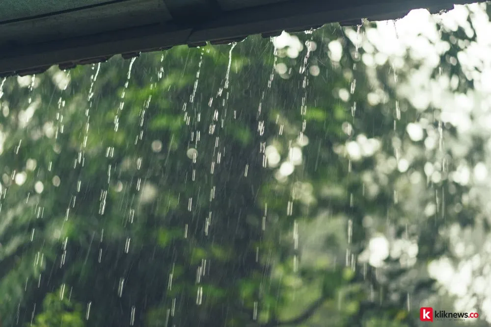 Prakiraan Cuaca Hari Ini: Hujan Ringan Guyur Jabodetabek dan Bandung